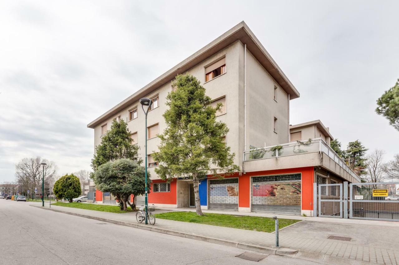 Rooms Vidar Train Station Marghera Bagian luar foto
