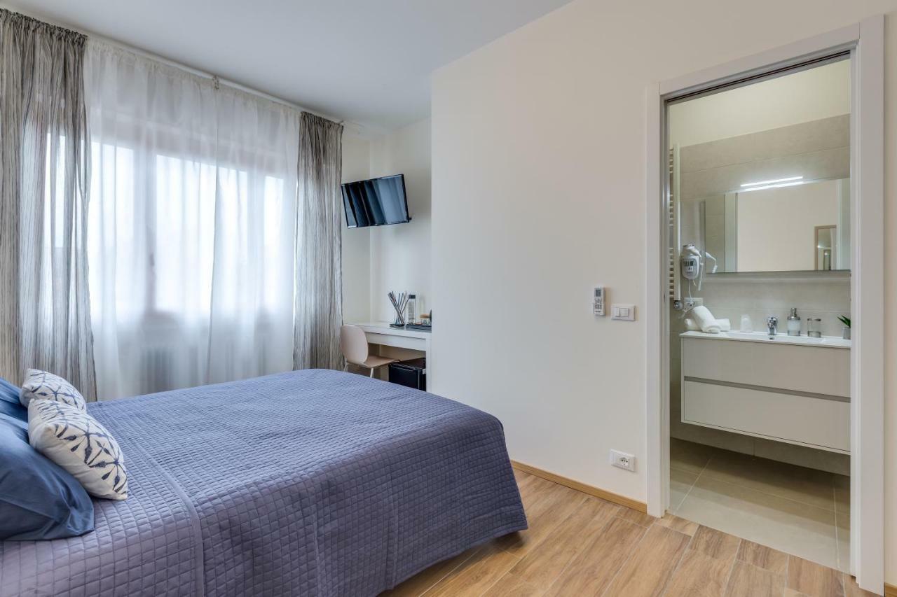 Rooms Vidar Train Station Marghera Bagian luar foto
